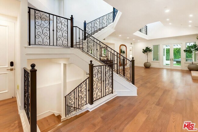 Foto del edificio - 363 S Saltair Ave