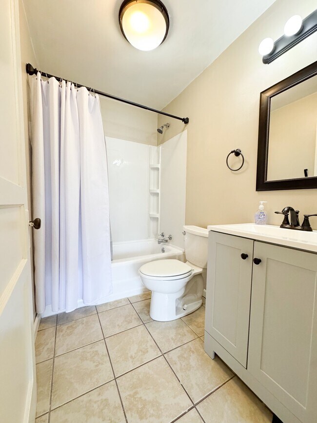 Foto del edificio - 321 S Walnut St