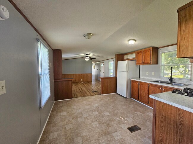 Foto del edificio - 60 Noble Ln