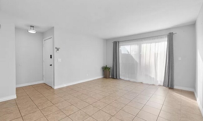 Building Photo - 209 W Channel Islands Blvd