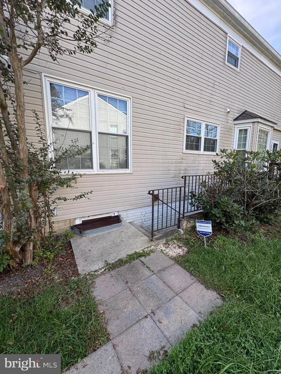 Building Photo - 2602 Ainsworth Terrace