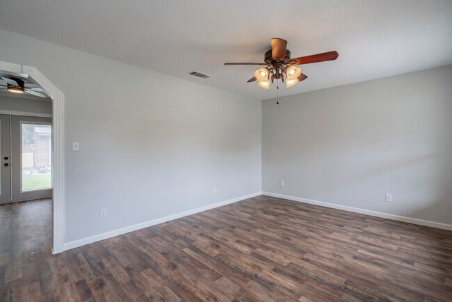 Building Photo - 203 Fowler St