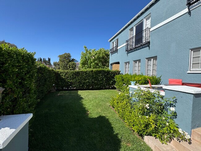 Foto del edificio - 848 S Curson Ave