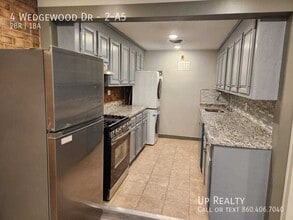 Building Photo - 4 Wedgewood Dr