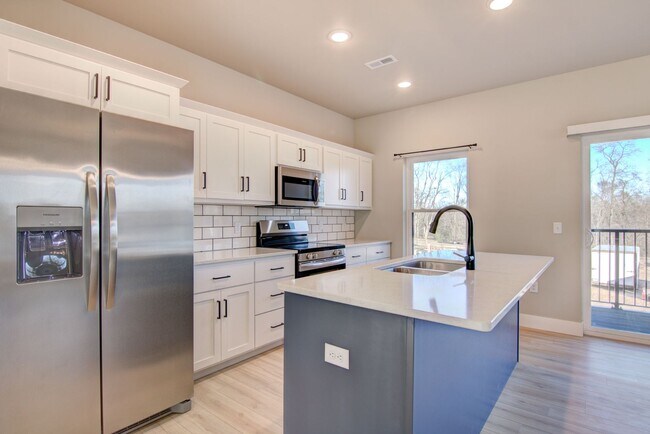 Foto del edificio - Brand New Luxury Townhomes: 3BR, 2.5Bath Altoona WI