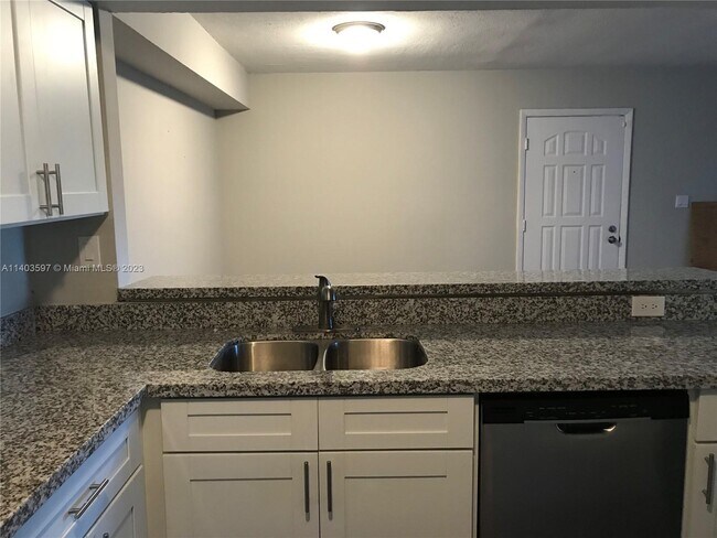 Foto del edificio - 8520 SW 212th St
