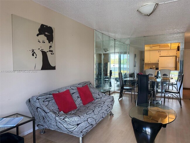 Foto del edificio - 16851 NE 23rd Ave