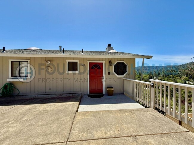 Building Photo - 93 Live Oak Ave