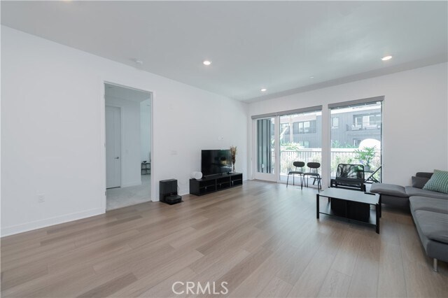 Building Photo - 3205 Rivington