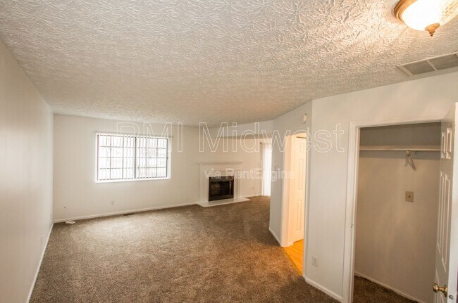 Foto del edificio - 1838 Keystone Lakes Dr