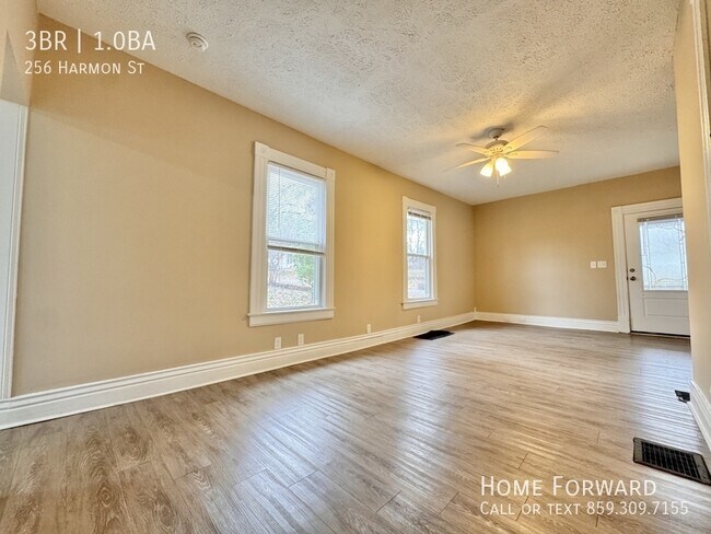 Foto del edificio - 256 Harmon St