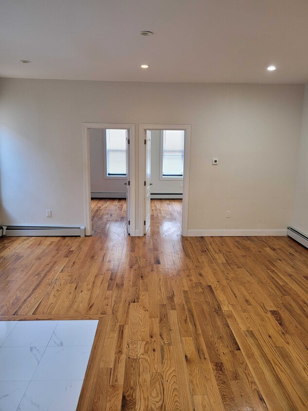 Foto principal - 168 E 96th St