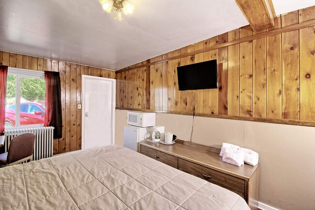 Building Photo - 333 50