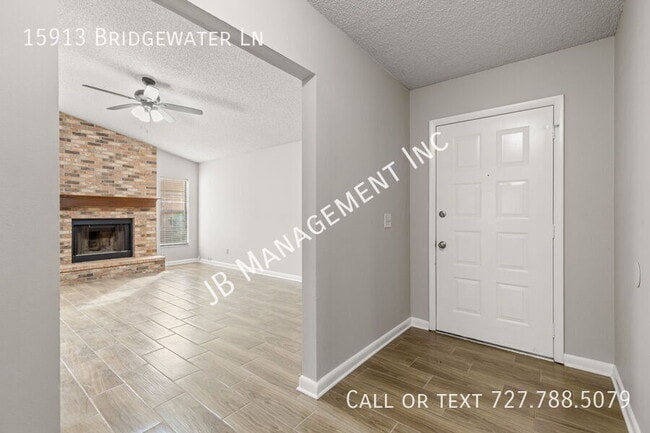 Foto del edificio - 15913 Bridgewater Ln