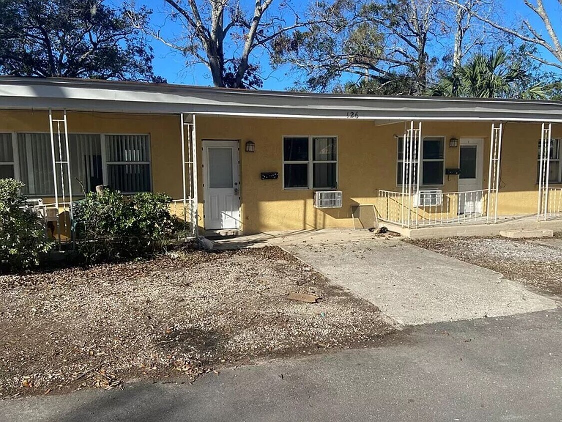 Primary Photo - 126 W Gardiner Ct. Daytona Beach, FL 32114