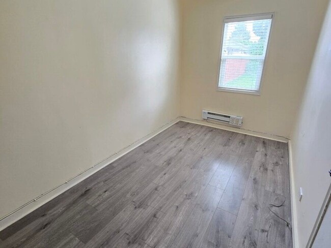 Building Photo - 2 Bedroom Duplex