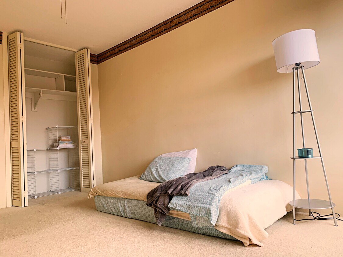 4545 Wornall Rd, Kansas City, MO 64111 Condo for Rent in Kansas City