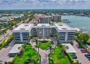 Building Photo - 2880 Gulf Shore Blvd N