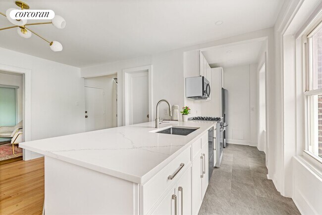 Foto del edificio - 228 Clinton St