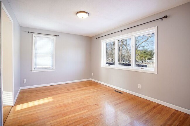 Foto del edificio - 40 Lealand Ave