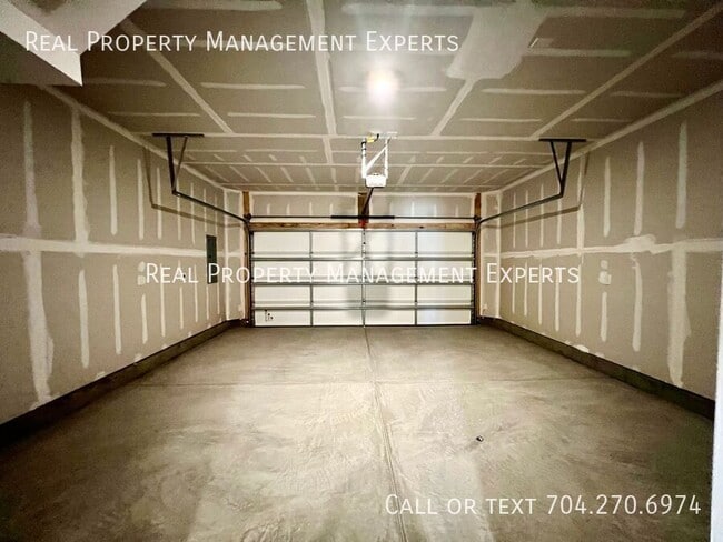 Building Photo - 12110 Storm Ln