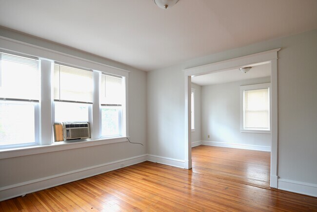 Living room - 600 W 26th St