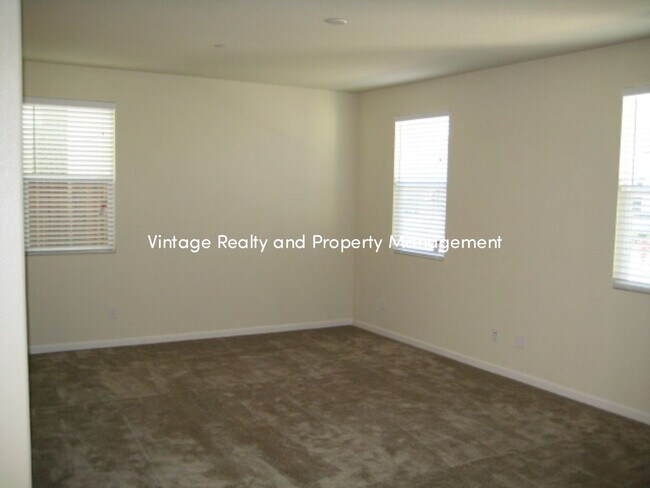 Building Photo - Available Soon!! Big 4 Bedroom Home That H...