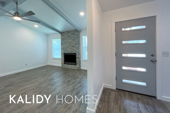 Building Photo - 1319 W Gemini Rd