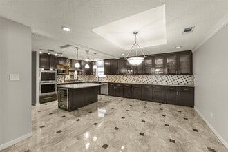 Building Photo - 5147 Beechnut St