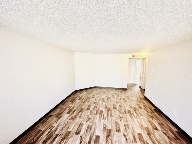 Building Photo - 2423 Wayside Terrace NE