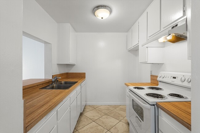Building Photo - 5460 White Oak Ave