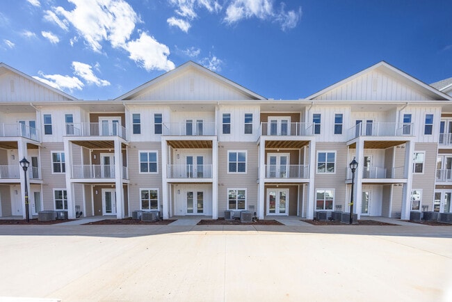 Building Photo - Springhouse Square