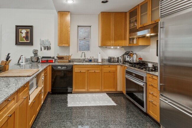 Foto del edificio - 2232 N Wayne Ave