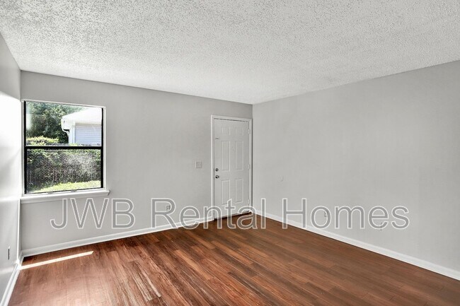 Foto del edificio - 10825 Key Haven Blvd