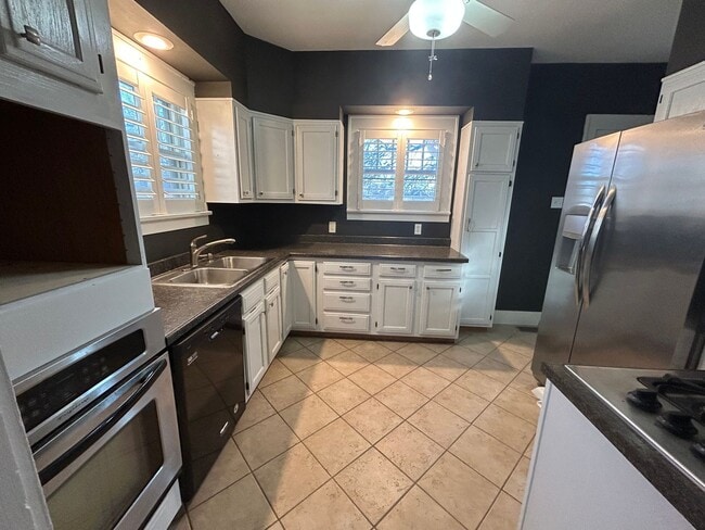 Building Photo - Quiet cozy bungalow in the heart of Quincy IL