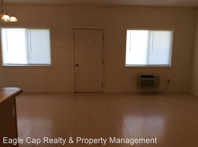 Building Photo - 3 br, 2 bath House - 2206 Jakob St