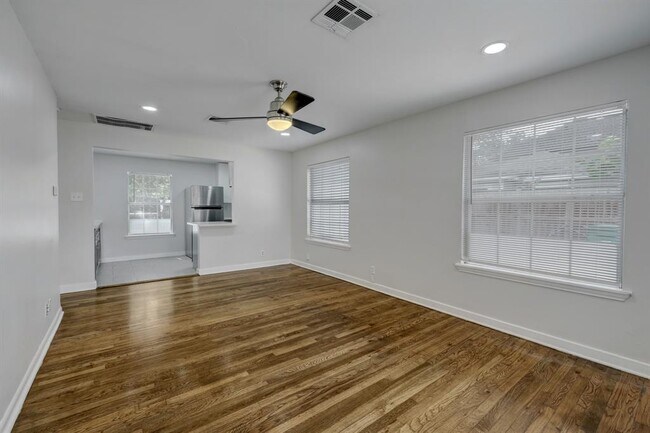 Building Photo - 1409 Zora St