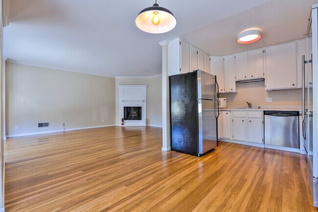 Building Photo - Spacious Two Bedroom Condo in Potrero Hill...