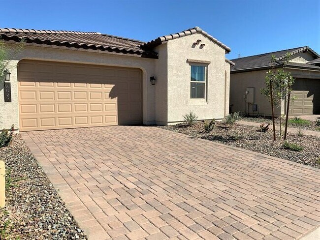 Foto del edificio - Just built 4bd 3ba Home at Desirable Alamar Community in Avondale! Resort Style Community Pool!