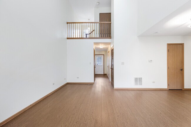 Building Photo - 658 E Whispering Oaks Ct