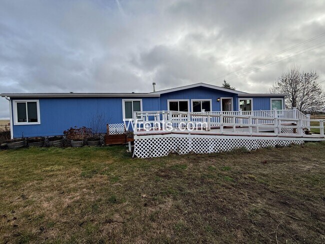 Foto del edificio - Coming in January! Country Living Homestead Rental