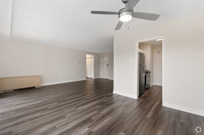 1 BD, 1 BA - 798 SF - Cortland on Pike