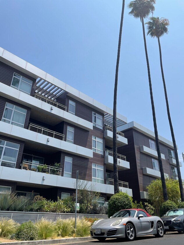 Building Exterior - 6001 Carlton Way