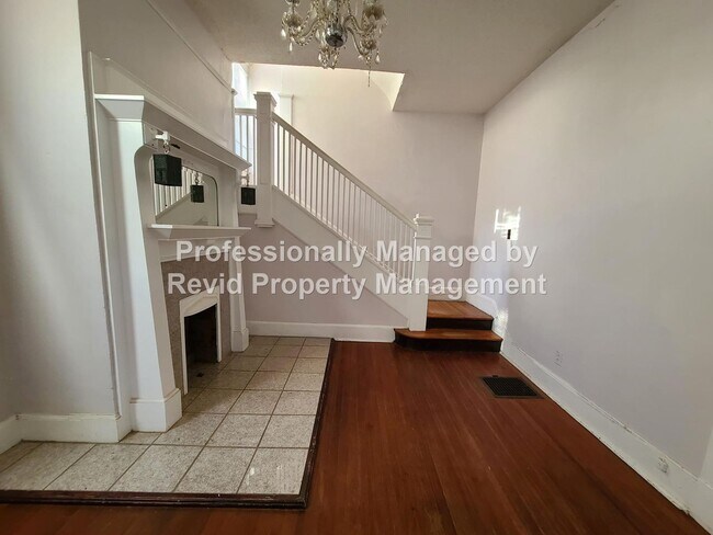 Foto del edificio - First Month Free on a 13-Month Lease