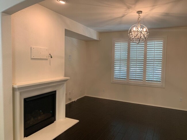 Building Photo - 28846 S Lake Dr