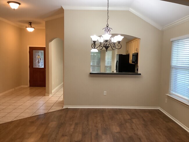 Foto del edificio - 4410 Shady Elm Dr