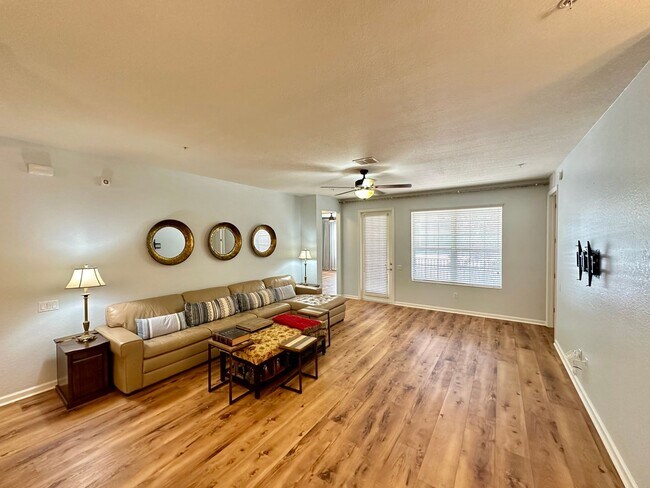Building Photo - 2 Bedroom, 2 Bath 2nd Floor Condo with Bon...