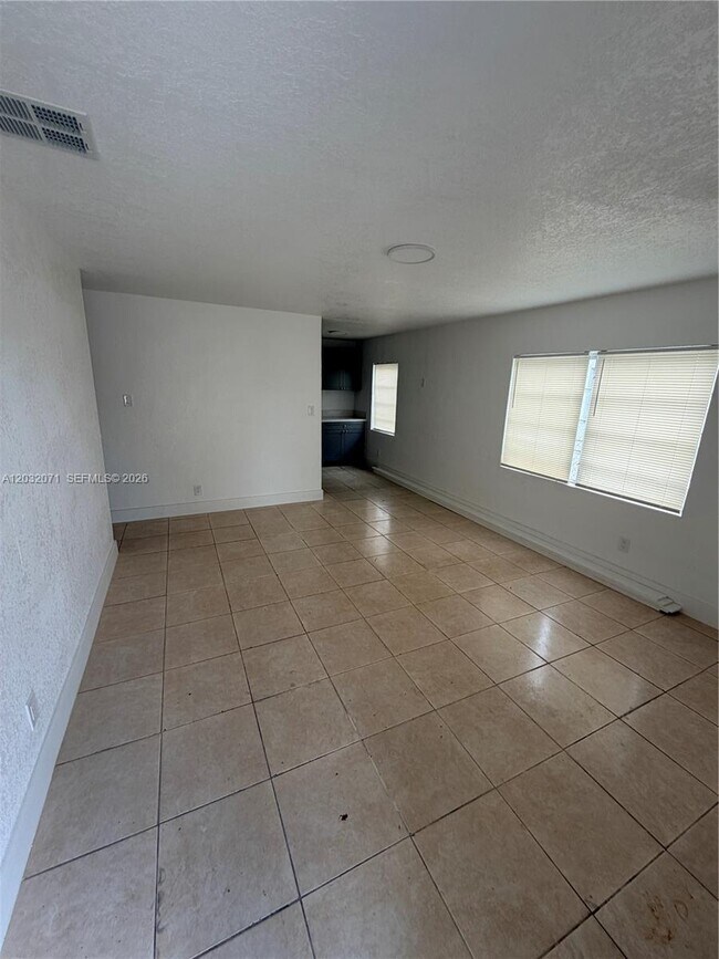 Foto del edificio - 753 SW 3rd Pl