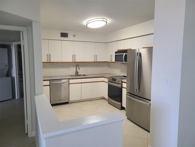 Foto del edificio - 3530 Mystic Pointe Dr