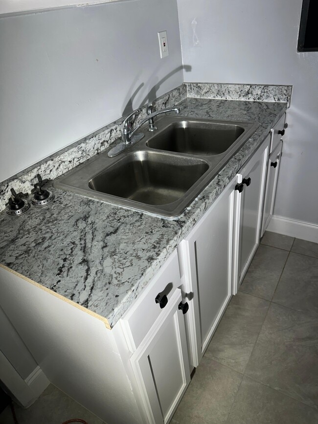 Building Photo - 1039 Phelps St